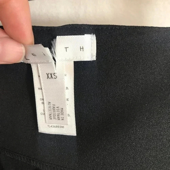 Leith Belted Tapered Ankle Pants in Black - Picture 10 of 10